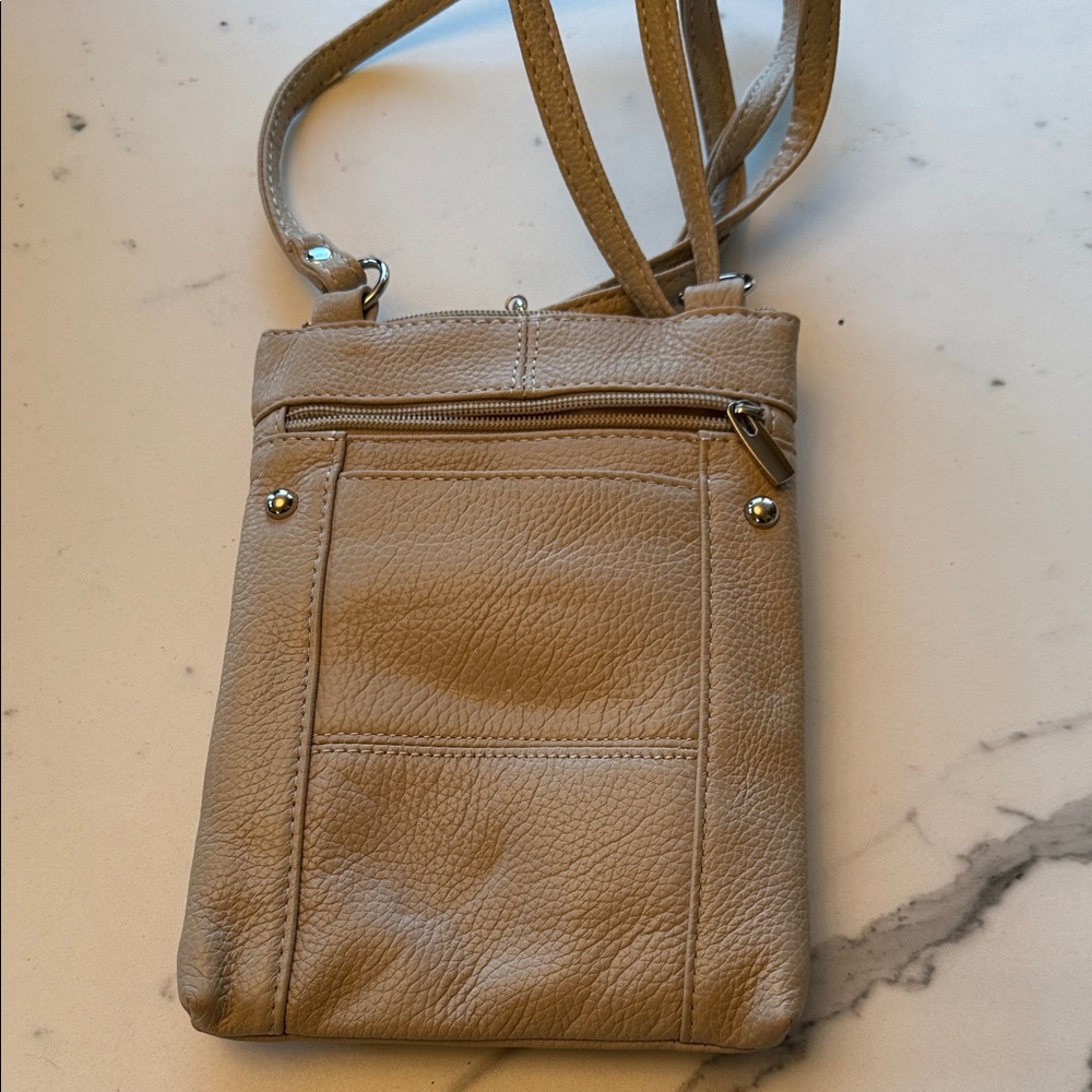 Elegant Tan Leather Crossbody Bag